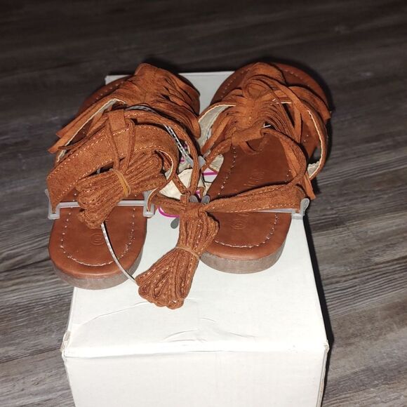 Olivia Miller Cognac Fringe Sandals Sz 5 NIB - Picture 3 of 6